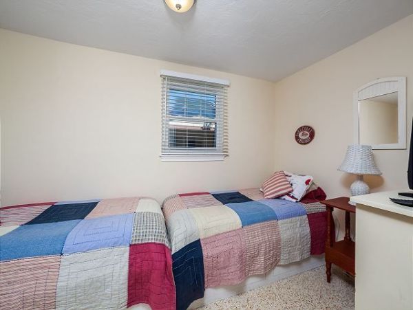Charming Cottage with Heated Pool, Close to Gulf Beaches