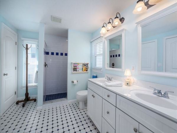 Charming Cottage with Heated Pool, Close to Gulf Beaches