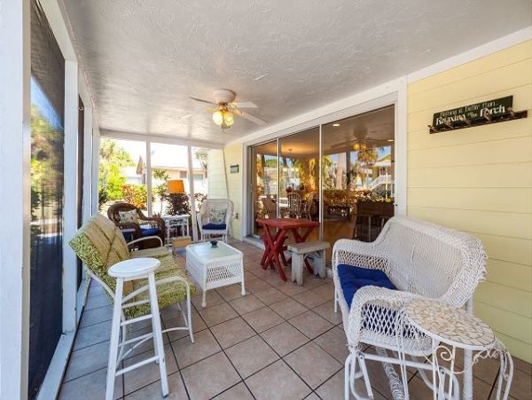 Charming Cottage with Heated Pool, Close to Gulf Beaches