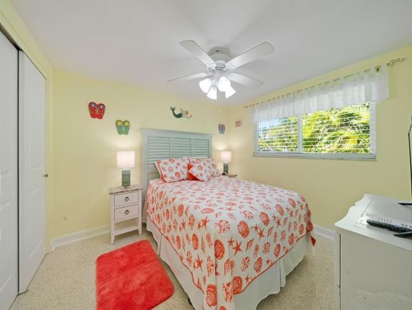 Beach Vacation Home in Anna Maria with Pool Walk To Beach