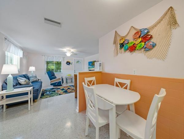 Beach Vacation Home in Anna Maria with Pool Walk To Beach