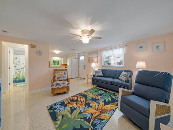 Beach Vacation Home in Anna Maria with Pool Walk To Beach