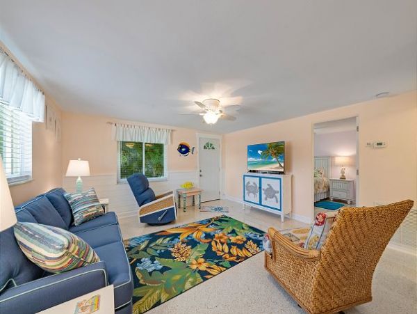 Beach Vacation Home in Anna Maria with Pool Walk To Beach