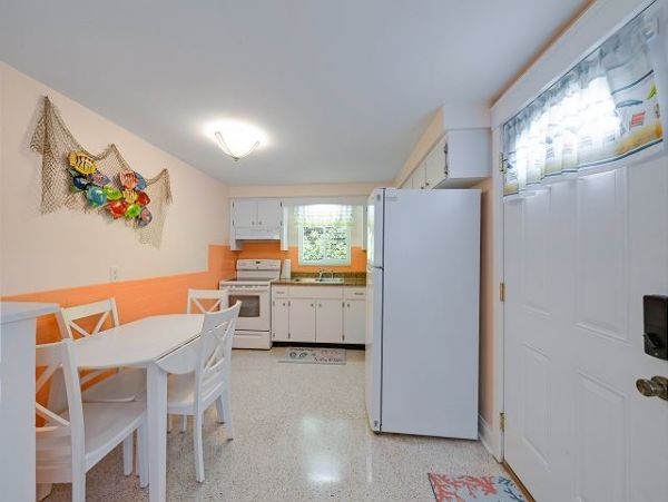 Beach Vacation Home in Anna Maria with Pool Walk To Beach
