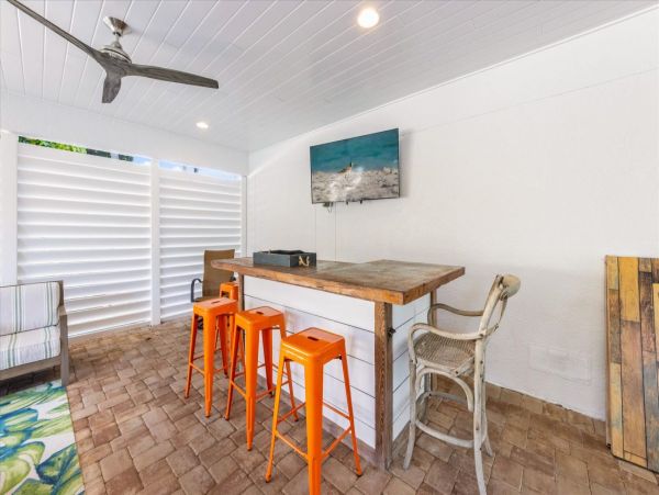 Island Luxe Retreat - Spacious Elegance Anna Maria Stroll Over to Beach