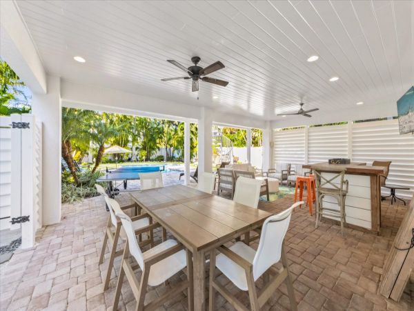 Island Luxe Retreat - Spacious Elegance Anna Maria Stroll Over to Beach