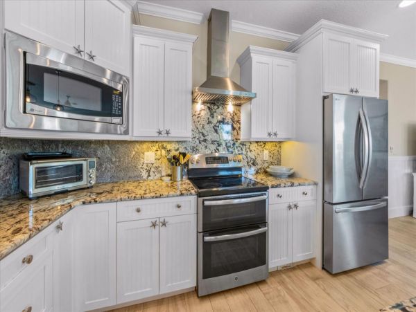 Island Luxe Retreat - Spacious Elegance Anna Maria Stroll Over to Beach