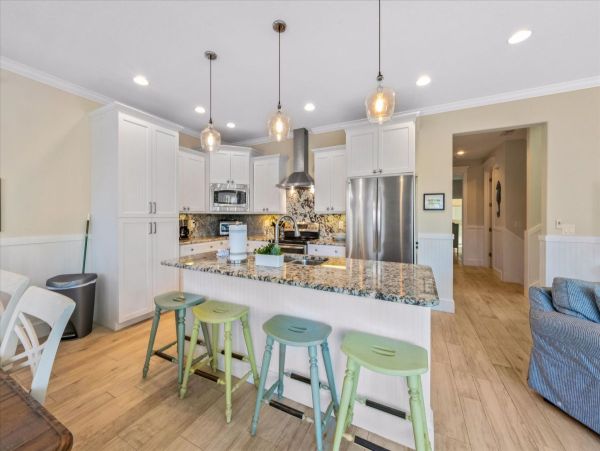 Island Luxe Retreat - Spacious Elegance Anna Maria Stroll Over to Beach