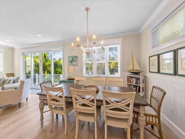 Island Luxe Retreat - Spacious Elegance Anna Maria Stroll Over to Beach
