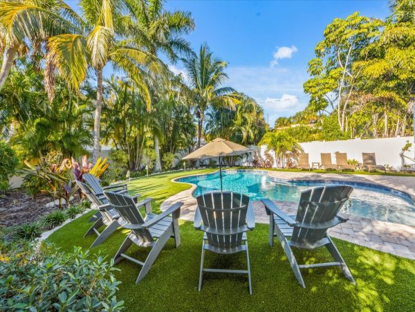 Island Luxe Retreat - Spacious Elegance Anna Maria Stroll Over to Beach