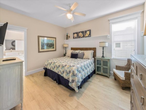 Island Luxe Retreat - Spacious Elegance Anna Maria Stroll Over to Beach