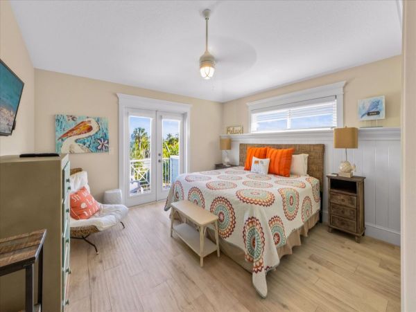 Island Luxe Retreat - Spacious Elegance Anna Maria Stroll Over to Beach