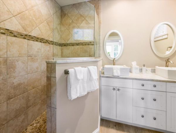 Island Luxe Retreat - Spacious Elegance Anna Maria Stroll Over to Beach