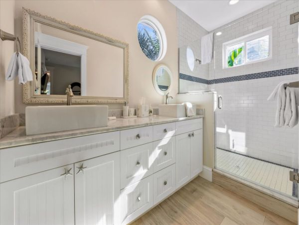 Island Luxe Retreat - Spacious Elegance Anna Maria Stroll Over to Beach