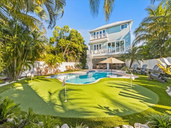 Island Luxe Retreat - Spacious Elegance Anna Maria Stroll Over to Beach