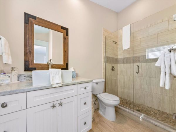 Island Luxe Retreat - Spacious Elegance Anna Maria Stroll Over to Beach