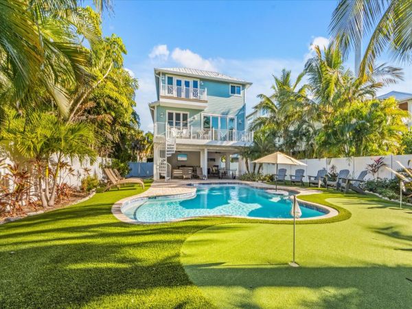 Island Luxe Retreat - Spacious Elegance Anna Maria Stroll Over to Beach