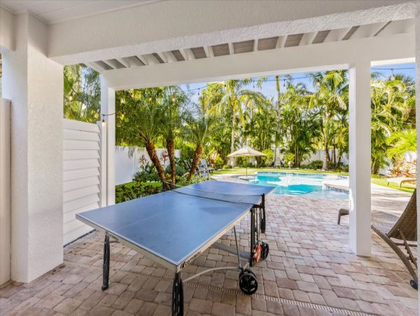 Island Luxe Retreat - Spacious Elegance Anna Maria Stroll Over to Beach