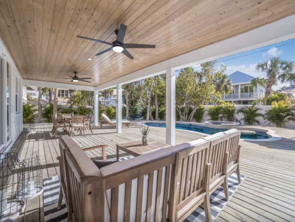 Charming Anna Maria Vacation Home One Block from Pine Avenue