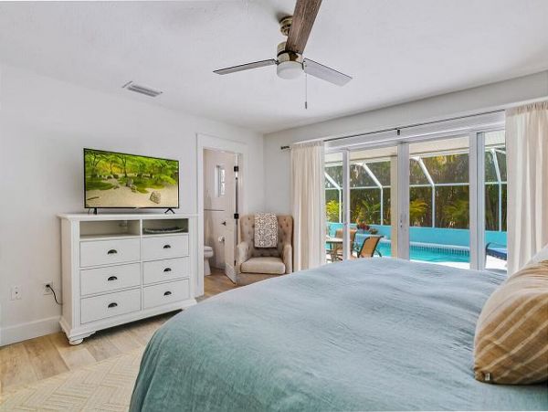 Holmes Beach 3 Bedroom Vacation Home Sleeps 8 With Pool