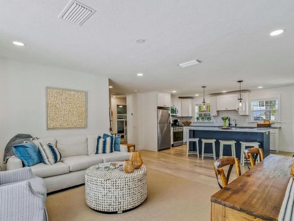 Holmes Beach 3 Bedroom Vacation Home Sleeps 8 With Pool