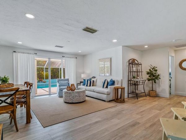 Holmes Beach 3 Bedroom Vacation Home Sleeps 8 With Pool