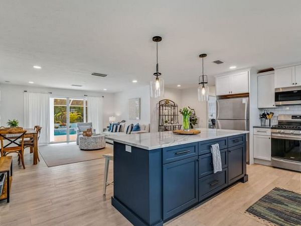 Holmes Beach 3 Bedroom Vacation Home Sleeps 8 With Pool