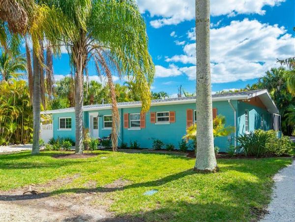Holmes Beach 3 Bedroom Vacation Home Sleeps 8 With Pool