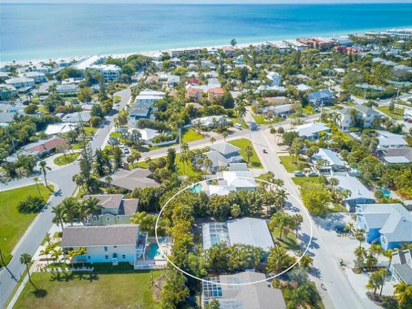 Holmes Beach 3 Bedroom Vacation Home Sleeps 8 With Pool