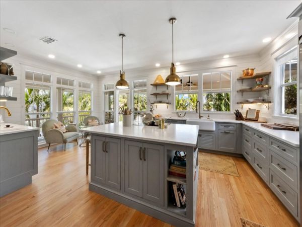 Anna Maria Island Luxury Vacation Rental Home - Florida Gulf Coast Beachfront Rental