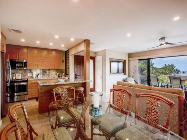 Two Bedroom Ocean View Vacation Condo in Wailea