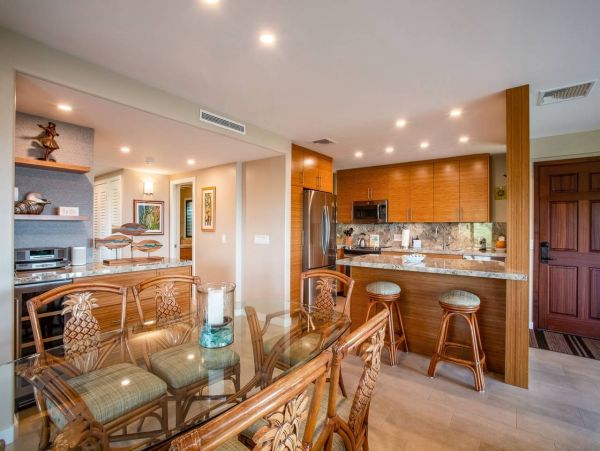 Two Bedroom Ocean View Vacation Condo in Wailea