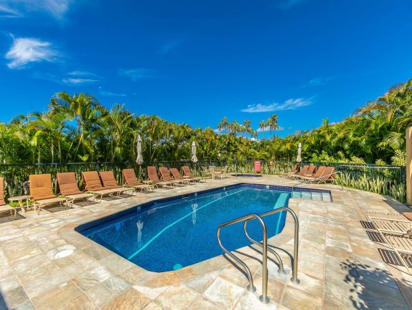 Two Bedroom Ocean View Vacation Condo in Wailea