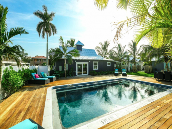 Bright & Beachy 2-Bedroom Villa - Steps from the Beach on Anna Maria Island