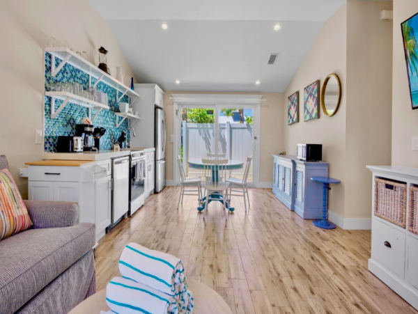 Bright & Beachy 2-Bedroom Villa - Steps from the Beach on Anna Maria Island