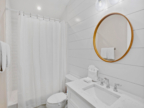 Bright & Beachy 2-Bedroom Villa - Steps from the Beach on Anna Maria Island