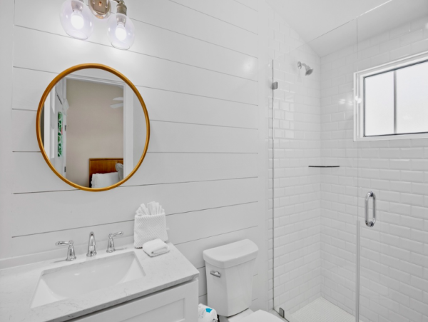 Bright & Beachy 2-Bedroom Villa - Steps from the Beach on Anna Maria Island