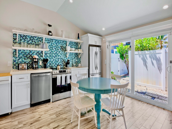 Bright & Beachy 2-Bedroom Villa - Steps from the Beach on Anna Maria Island
