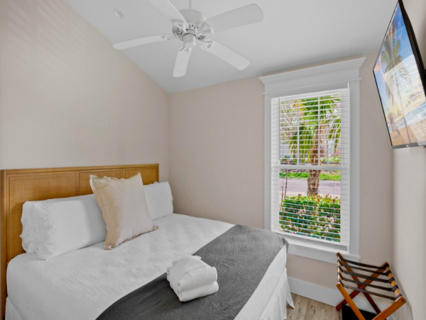 Bright & Beachy 2-Bedroom Villa - Steps from the Beach on Anna Maria Island