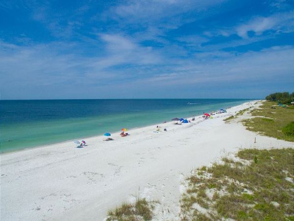 Beach Front House with Private Pool & 3 Bedrooms