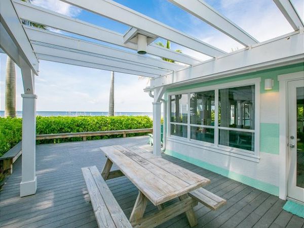 Beach Front House with Private Pool & 3 Bedrooms