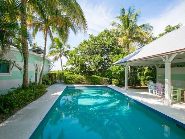 Beach Front House with Private Pool & 3 Bedrooms