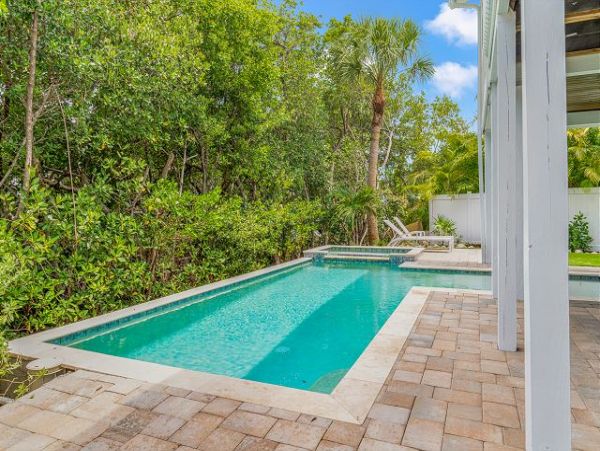 Anna Maria Home with 2 Bedrooms & Guest House with 1 Bedroom