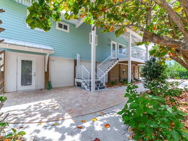 Three Bedroom Vacation Pool Home in Holmes Beach