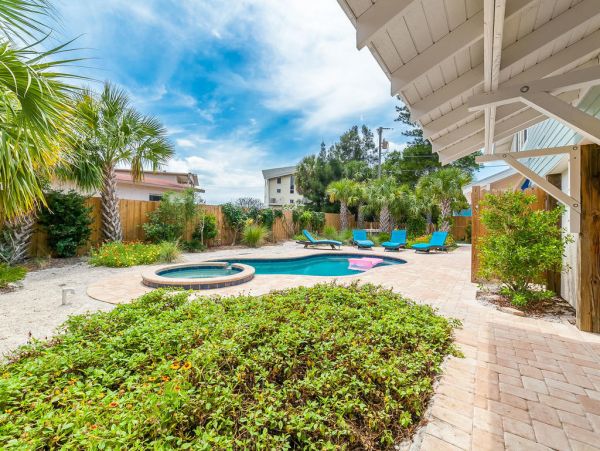 Three Bedroom Vacation Pool Home in Holmes Beach