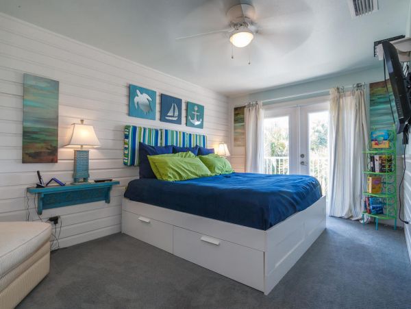 Three Bedroom Vacation Pool Home in Holmes Beach
