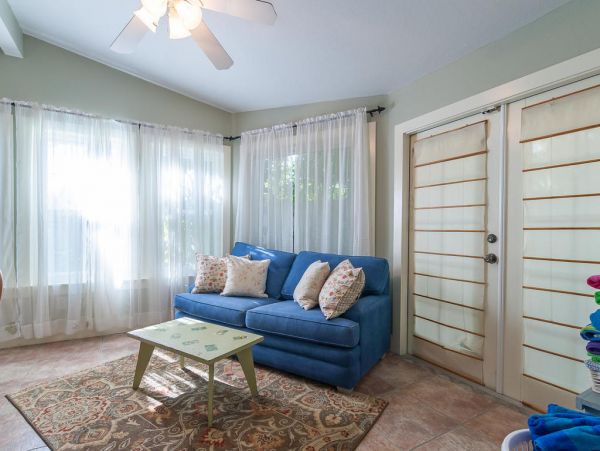 Anna Maria Island Vacation Cottage Sleeps Six Walk to Beach
