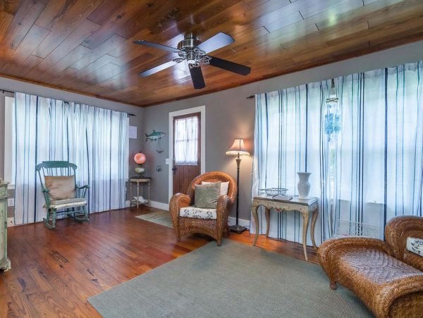 Anna Maria Island Vacation Cottage Sleeps Six Walk to Beach