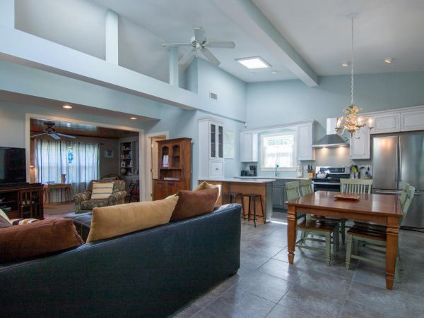 Anna Maria Island Vacation Cottage Sleeps Six Walk to Beach