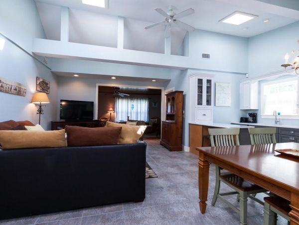 Anna Maria Island Vacation Cottage Sleeps Six Walk to Beach